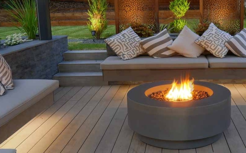 traditional-composite-decking-landscapia 2